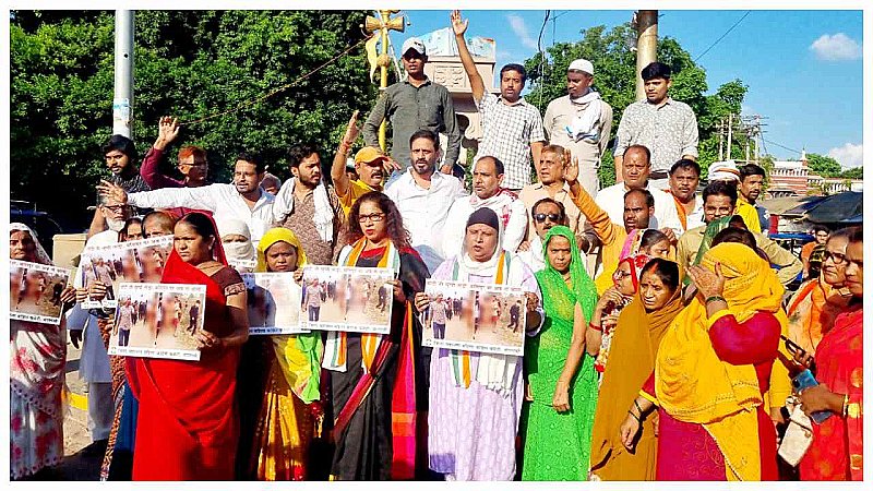 Varanasi News: मणिपुर हिंसा के खिलाफ महिला कांग्रेस कमेटी ने मैदागिन चौराहे पर किया प्रदर्शन