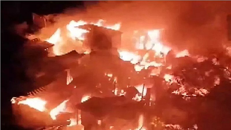 West Bengal News: भयानक आग से दहक उठा हावड़ा बाजार, 800-1000 दुकानें जलकर खाक, 18 दमकल गाड़ियां मौके पर