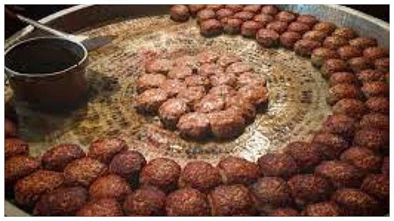 Famous kebabs in Lucknow: लखनऊ में इन जगहों के कबाब का नहीं है कोई जवाब , मुँह में जाते ही तुरंत जाता है घुल