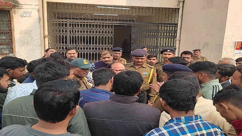 Gorakhpur University Row: क्या थी गोरखपुर यूनिवर्सिटी बवाल की वजह, क्यों पीटे गए कुलपति संग पुलिस वाले?