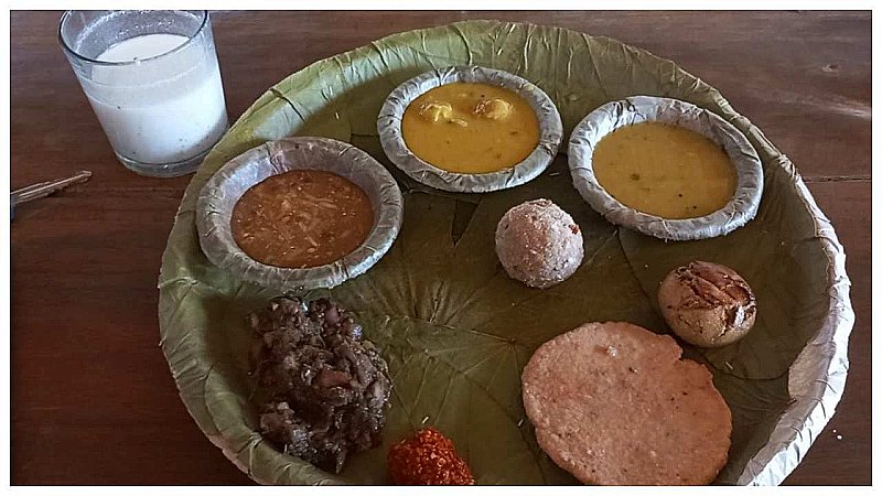 Famous Food in Jhansi: झाँसी का एक ऐसा रेस्टोरेंट जहाँ मिलेगा देसी बुंदेली व्यंजनों का अनोखा स्वाद