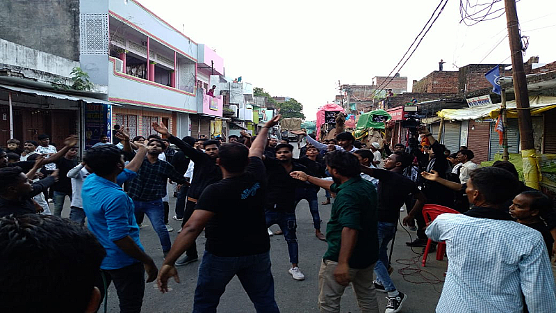 Ambedkar Nagar News: शानो-शौकत के साथ निकला दो मोहर्रम का जुलूस वरूदे कर्बला