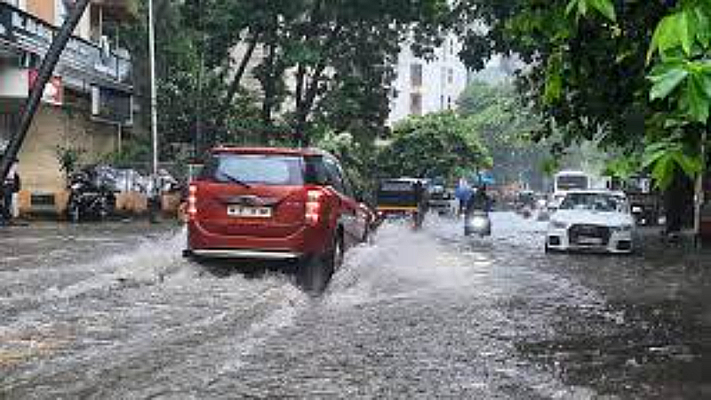 Weather Update Today: भयानक बारिश की तबाही से कांपा गुजरात-महाराष्ट्र, रेड अलर्ट जारी, जानिए कल के मौसम का हाल