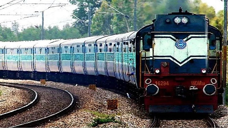 Indian Railway Rules: ट्रेन से सामान चोरी होने पर रेलवे देता है मुआवजा, बस फॉलों करें ये प्रोसेस