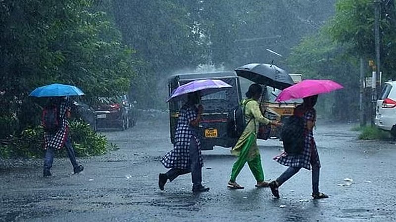 Weather Today Update: गुजरात और महाराष्ट्र में आज भी आफत बनेगी बारिश, यूपी के भी कई इलाकों में बरसेंगे बादल