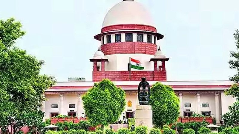 Supreme Court आज स्कूल की छात्राओं को सैनिटरी पैड फ्री दिये जाने की याचिका पर करेगा सुनवाई