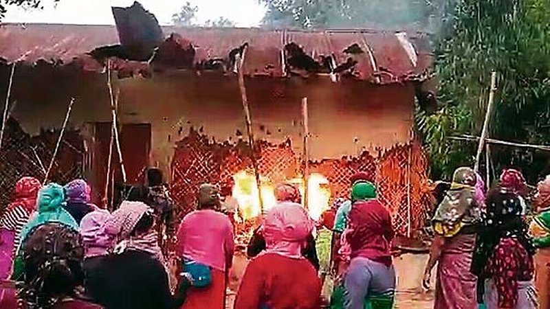 Manipur Violence Update: नहीं थम रही हिंसा, महिलाओं की भीड़ ने घरों, स्कूलों में लगाई आग, बीजेपी नेता ने दर्ज कराई शिकायत