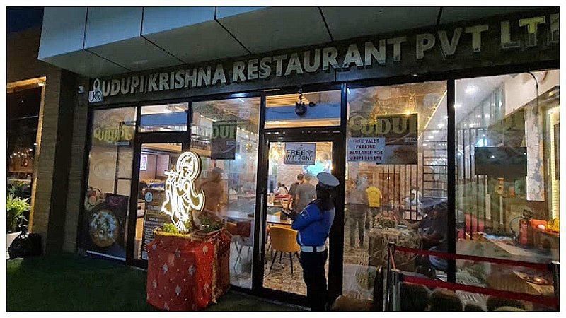 Noida Famous Restaurants: नॉएडा का सबसे फेमस रेस्टोरेंट, भाई क्या लजीज खाना मिल रहा यहां पर