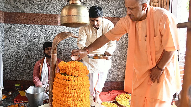 Up News: भारत के कंकड़-कंकड़ में भगवान शंकर के दर्शन, मानसरोवर मंदिर में बोले सीएम योगी आदित्यनाथ