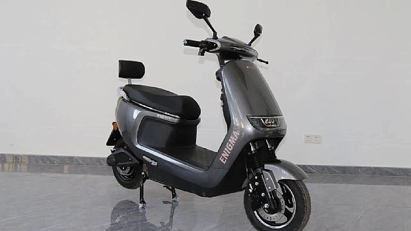 Electric Scooter: इलेक्ट्रिक स्कूटर की मार्केट में धूम, मात्र 2 घंटे की चार्जिंग में 200 किलोमीटर चलने का दावा