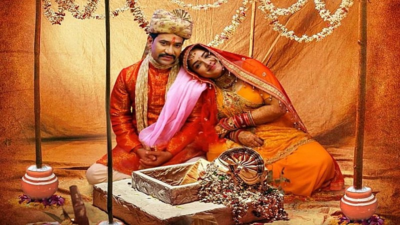 Amrapali-Nirahua: आम्रपाली-निरहुआ की शादी की रस्में हुईं शुरू, मंडप में बैठे दिखे दोनों, तस्वीर देख लगेगा झटका