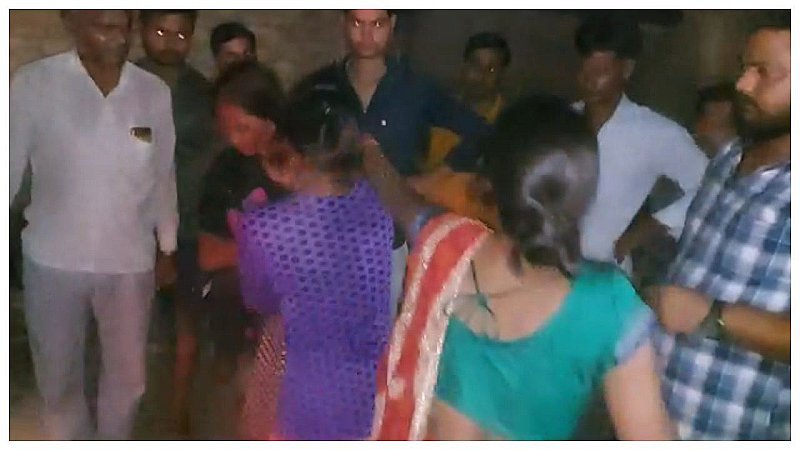 Hardoi News: आशिक़ को आशिक़ी पड़ा भारी, दो महिलाओं ने अपने भाई व उसकी प्रेमिका कि जमकर कर दी पिटाई, वीडियो वायरल