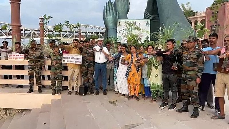 Varanasi News: विश्व प्रकृति संरक्षण दिवस पर पर्यावरण बचाने का संदेश, सेना ने प्रकृति से प्रेम करने की अलख जगाई