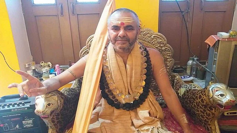Varanasi News: शंकराचार्य नरेंद्र सरस्वती ने कहा- काशी को मांस-मदिरा से मुक्त किया जाए