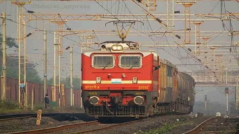 Hardoi News: ट्रेन में अचानक बिगड़ी यात्री की तबीयत, आरपीएफ़ ने अस्पताल में कराया भर्ती, डॉक्टरों ने मृत किया घोषित