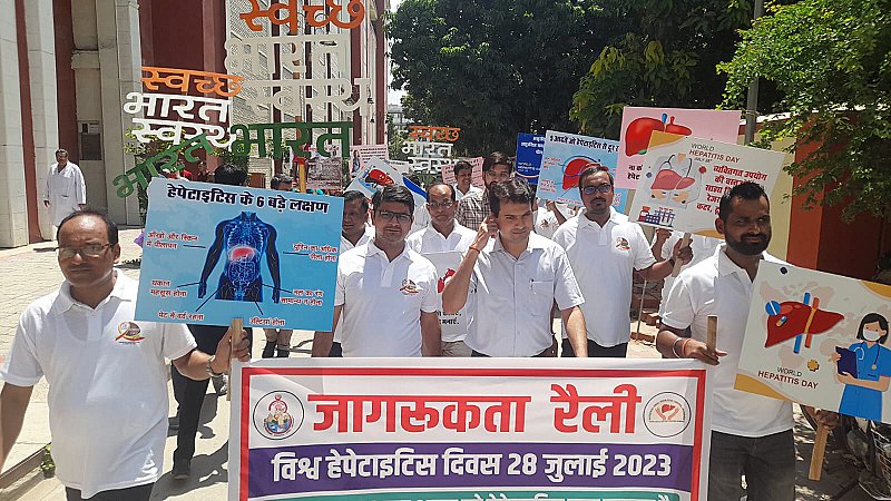 Varanasi News: गैस्ट्रोएंटरोलॉजी विभाग के द्वारा निकाला गई जागरूकता रैली, विभाग के डॉक्टरों ने लोगों को किया जागरूक