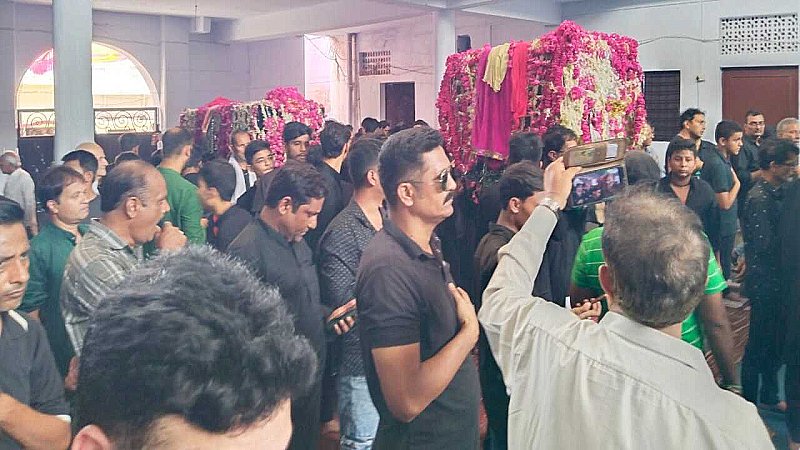 Prayagraj News: आमिर यह सुन के रोने लगे शाहे करबला! अक़ीदत के फूल चढ़ाने और बोसा लेने को बेताब रहे अज़ादार