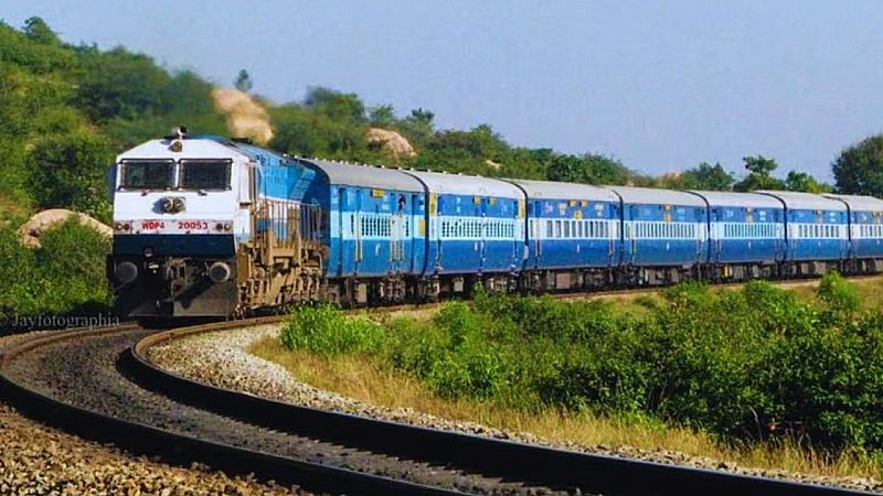 Indian Railways: गणपति उत्सव पर आने-जाने में नहीं होगी परेशानी, रेलवे चलाएगा 300 स्पेशल ट्रेनें