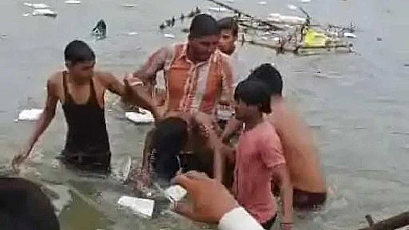 Moradabad News : ताजिया दफन करने गए तीन बच्चे डूबे, एक की मौत