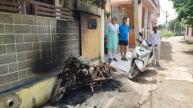 Mahoba News: असुरक्षित महसूस कर रहीं बीजेपी की जिला मंत्री, आत्मदाह की दी चेतावनी, ये है वजह