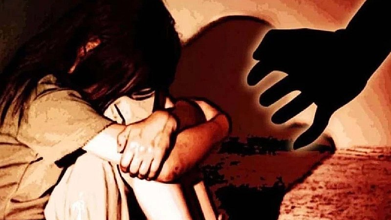 Delhi Rape Case: दोस्त की बेटी संग दरिंदगी करने वाला आरोपी अफसर सस्पेंड, सीएम केजरीवाल के आदेश पर हुई कार्रवाई