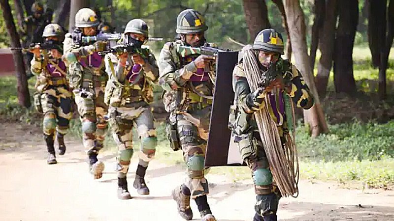 Jammu Kashmir: बीएसएफ ने पाकिस्तानी घुसपैठिया को मार गिराया, अंधेरे में बॉर्डर पार करने की कर रहा था कोशिश