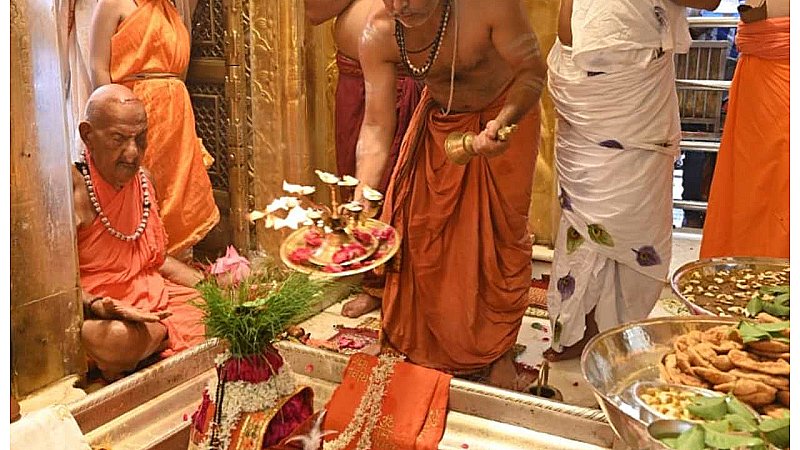 Varanasi News: सावन में अबतक 63 लाख शिवभक्त पहुंचे काशी विश्वनाथ दरबार, चौथे सोमवार को भी लाखों भक्तों ने लगाई हाजिरी