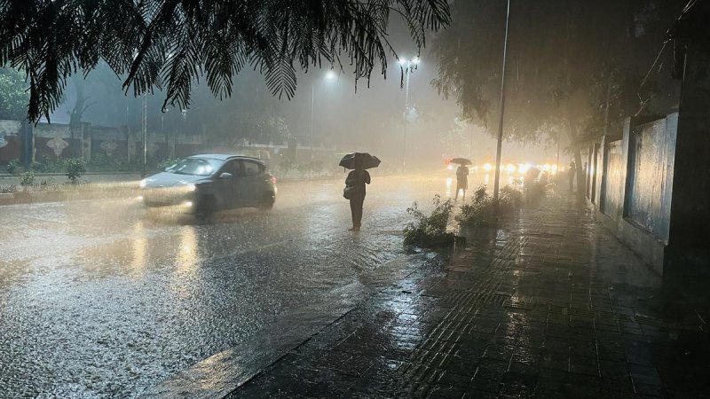 Heavy rain lashes Delhi, Noida; more showers likely today, Deets inside