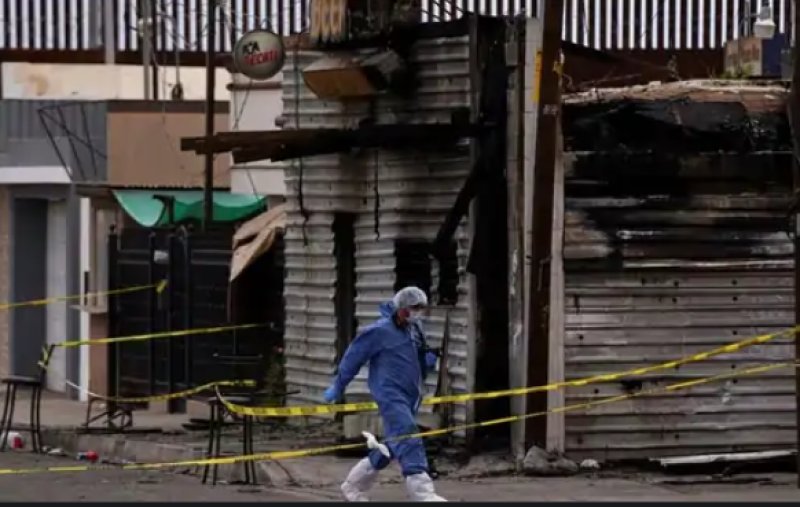 Eleven charred to death as drunkard youth sets pub on fire in Mexico