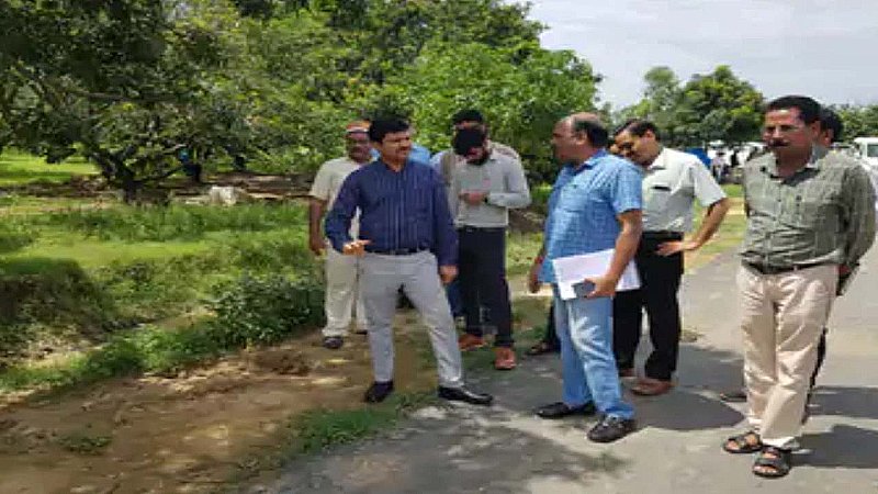Balrampur News: ट्रैफिक जाम की समस्या से जल्द मिलेगी निजात, प्रस्तावित रिंग रोड का डीएम ने किया निरीक्षण