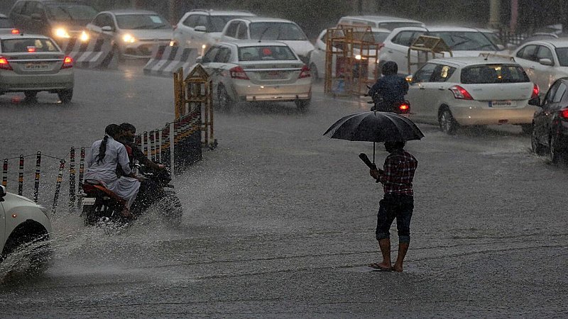 Weather Today Update: MP समेत तीन राज्यों में भारी बारिश का रेड अलर्ट,यूपी और बिहार में भी जमकर बरसेंगे बादल