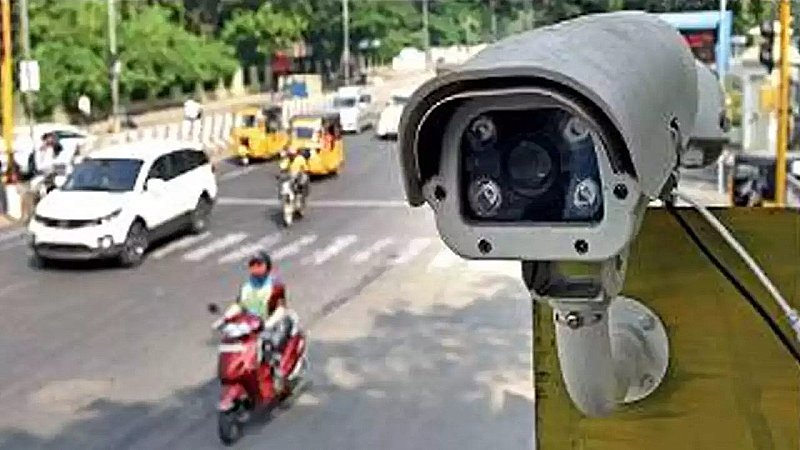 Traffic Rules in Lucknow: लखनऊ में बेकार हुए सीसीटीवी कैमरे ? न चालान का है खौफ, न ट्रैफिक पुलिस का कोई डर