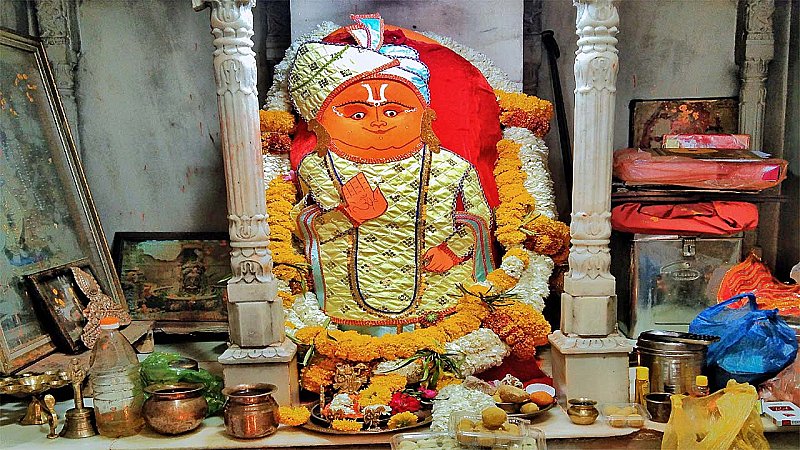 Bolai Hanuman Mandir: यहाँ अपने आप धीमी हो जाती है ट्रेन, जानें क्या है रहस्य बोलाई हनुमान मंदिर का
