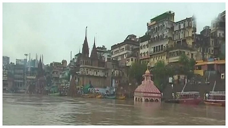 Varanasi News:  वाराणसी में मंडराया बाढ़ का खतरा, 6 सेंटीमीटर प्रति घंटे की स्पीड से बढ़ रहा है गंगा का जलस्तर
