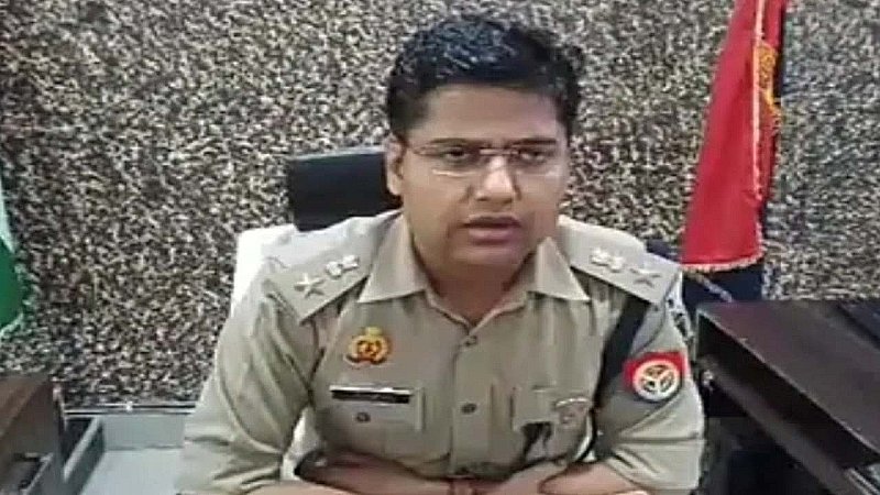 Balrampur News: एसपी की बड़ी कार्रवाई, 62 पुलिकर्मियों को किया लाइन हाजिर, मचा हड़कंप