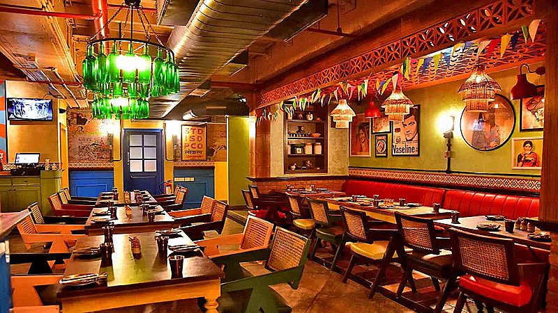 Lucknow Bars and Restaurants:  लखनऊ के मॉल्स में हैं ये बेहतरीन बार और रेस्टोरेंट्स, आज ही एन्जॉय करें यहाँ का खाना
