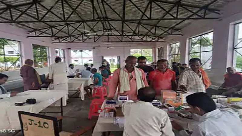 Balrampur News: बंदियों के स्वास्थ्य की हुई जांच, जिला कारागार में लगा स्वास्थ्य शिविर