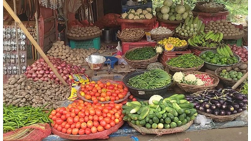 UP Vegetable Price Today: सिलेंडर से राहत… लेकिन हरी सब्जियों के भाव से लोग बेहाल, लौकी-भिंडी हुई 40 रुपये पार