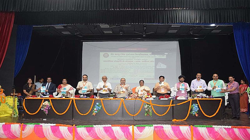 Jaunpur News: हिंदी ने वैश्विक स्तर पर लहराया संस्कृति का परचमः डॉ. प्रकाश चन्द्र वरतुनिया