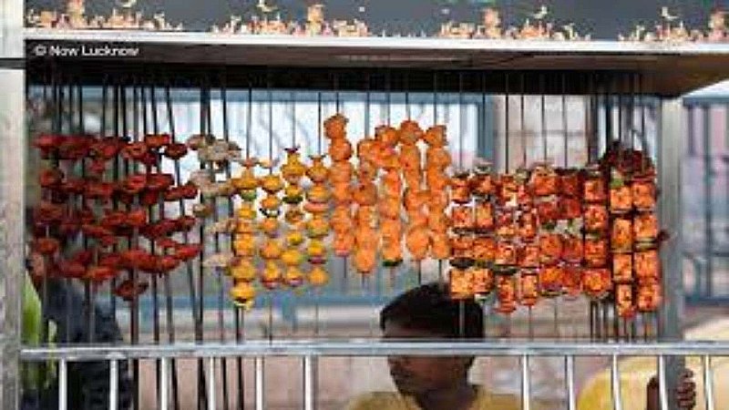 Lucknow Famous Soya Chaap: लखनऊ में यहाँ मिलेगी बेस्ट सोया चाप, इस शॉप पर तो है 20 से 30 वैराइटीज