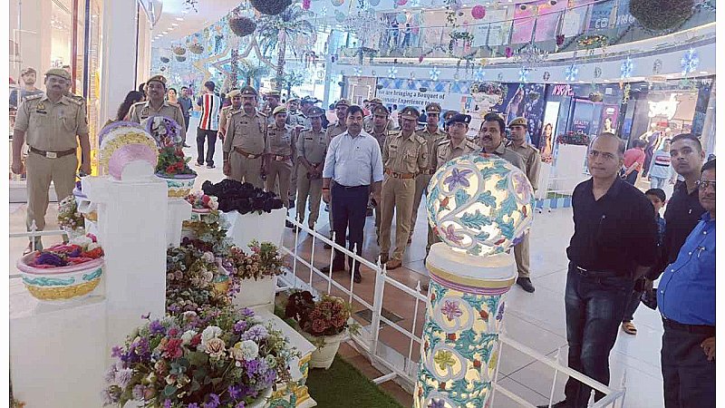 Kanpur News: भारी पुलिस बल देख हैरान हुए लोग, शॉपिंग मॉल, टूरिस्ट प्लेस और सिनेमा हॉल में मुस्तैद दिखी पुलिस