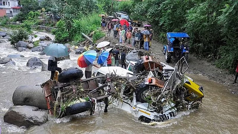 Uttarakhand Rain Alert: उत्तराखंड में बारिश का कहर, जनजीवन हुआ अस्त व्यस्त, कई ट्रेनें रद्द