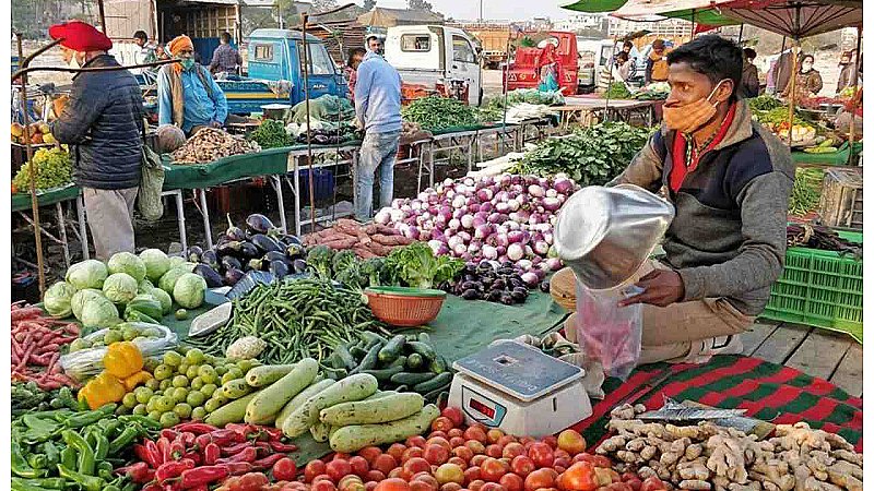 Retail Inflation: जुलाई में 15 माह के उच्चस्तर पर रही खुदरा महंगाई दर, सब्जियों की कीमतें सातवें आसमान पर