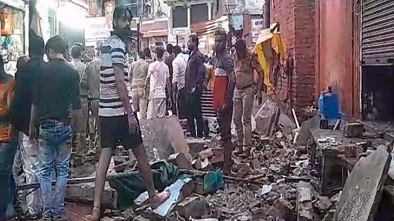 Vrindavan Incident: वृंदावन हादसा, नगर निगम ने मकान मालिकों को ठहराया हादसे का जिम्मेदार