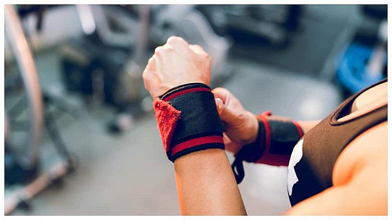 Wristband Side Effects: अगर आप भी पहनते हैं रिस्टबैंड तो हो जाइये सावधान, आपके हाथ में पनप सकते हैं बैक्टीरिया