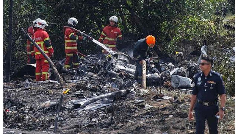 Plane Crash: चार्टर प्लेन भीड़भाड़ वाले इलाके में क्रैश, लैंडिंग के दौरान हुआ हादसा, 10 लोगों की मौत