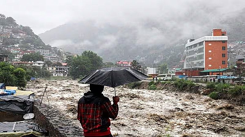 Himachal Pradesh Rain: हिमाचल तबाही में 330 मौतों के बाद दहशत में लोग, छोड़ कर भागे अपना आशियाना, इन-इन जगहों पर हाई अलर्ट