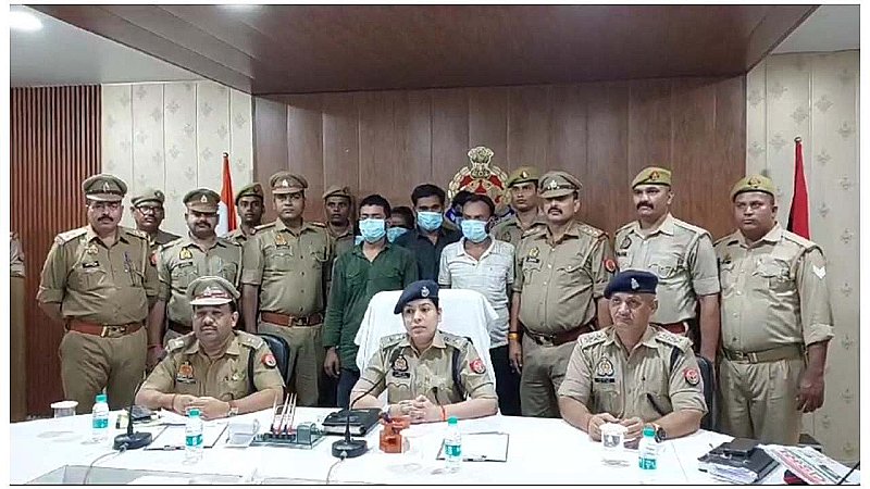 Mahoba News: युवाओं के हाथों में थमा रहे थे असलहा, पुलिस ने दबोचा, छह गिरफ्तार