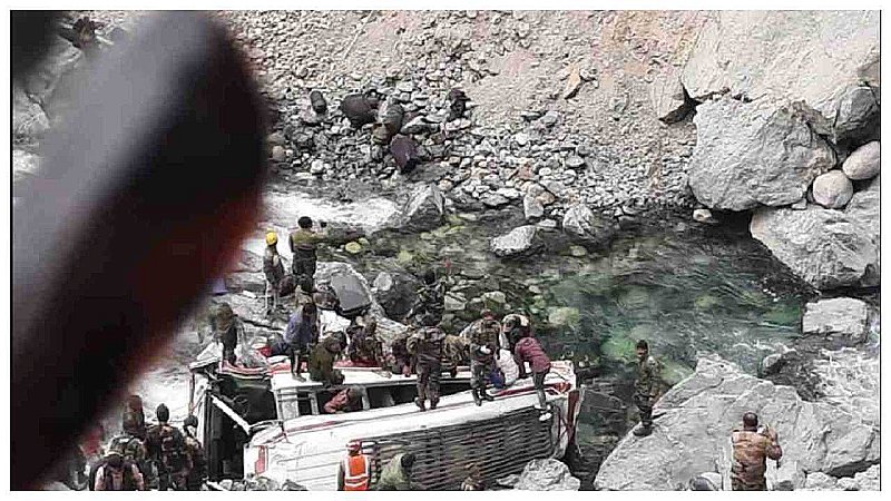 Accident in Ladakh:लद्दाख में सेना का ट्रक खाई में गिरा, 9 सैनिकों की मौत, रक्षा मंत्री-CM योगी-राहुल गांधी ने जताया दुख