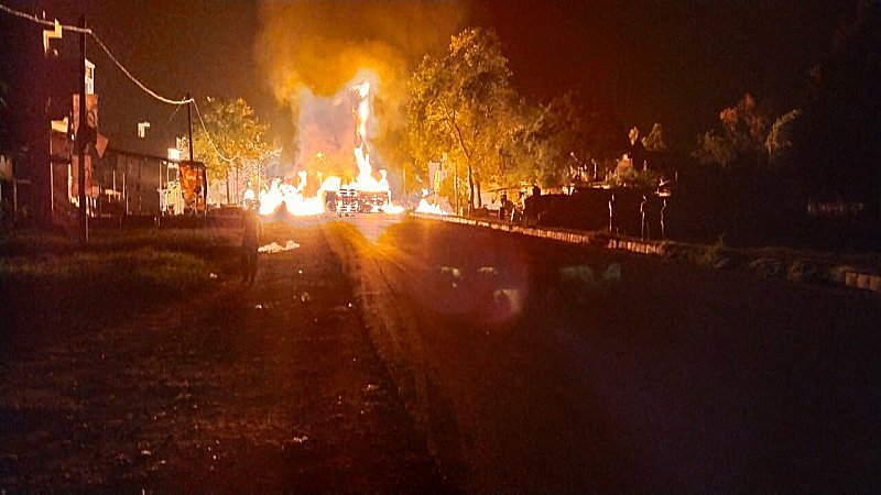 Barabanki News: हुआ भीषण हादसा और फिर लगी आग, केमिकल भरा तेज रफ्तार टैंकर डिवाइडर से टकराकर पलटा